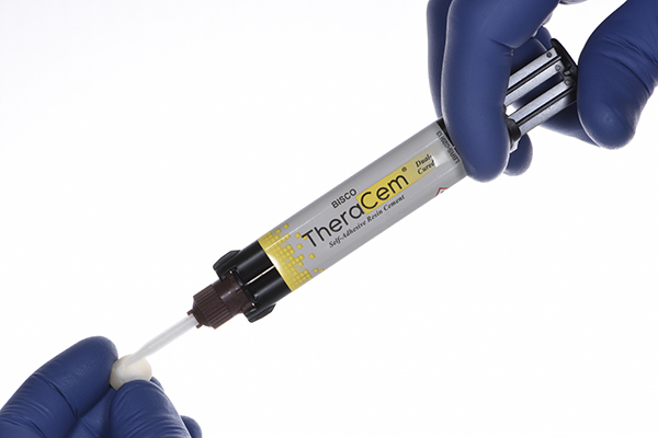 CEMENTO RESINOSO AUTOADHESIVO "THERACEM" CON CALCIO (8GR.)